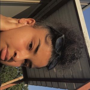 Meet your Posher, Alexis